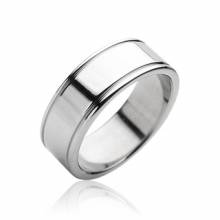 Bague homme acier au design sobre et �l�gant