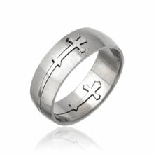 Bague homme acier avec croix grav�es