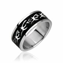 Bague homme acier avec motifs tribaux sur fond noir