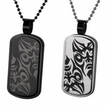 Pendentif homme plaque acier figures style Maori
