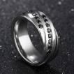 Bague homme acier � bandes de zirconiums noirs diagonales