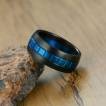 Bague homme acier noire a bandeau de carrés bleus