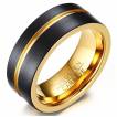 Bague homme en tungst�ne dor�e � rainure et bandes noires bross�es