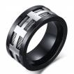 Bague homme noire en acier � pourtour de filins et grille