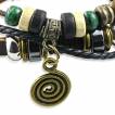 Bracelet ethnique en cuir � pendentif tourbillon et diverses perles