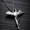 Pendentif acier dragon serrant une �p�e