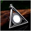 Pendentif homme Triangle � oeil bleu et mains en acier