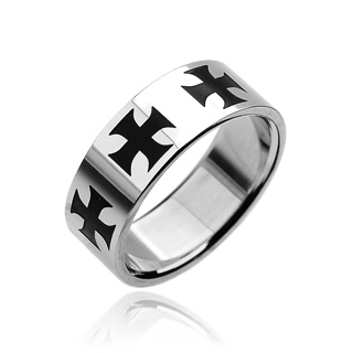 Bague en acier � croix celtiques noires pour homme