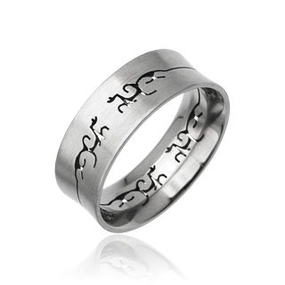 Bague homme acier avec symbole tribal sculpt�