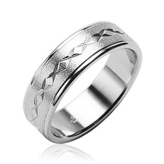 Bague homme acier � ligne de X sur fond sabl�