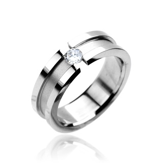 Bague homme acier sertie d'une pierre claire