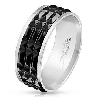 Bague homme en acier � bande de pyramides noires