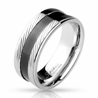 Bague homme en acier � diagonales grav�es et bande noire