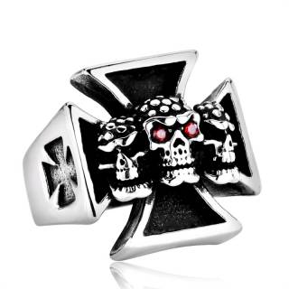 Bague homme gothique en acier � croix de Malte et cranes