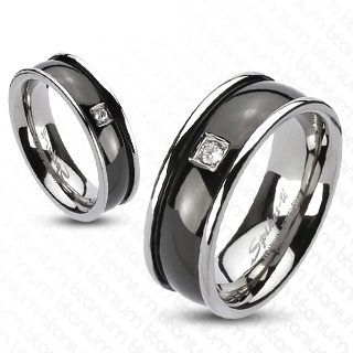 Bague homme en titane noir � pierre claire avec bords argent�s