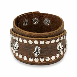Bracelet en cuir marron aspect us� � bande ovale rivet�e avec inserts t�te de mort