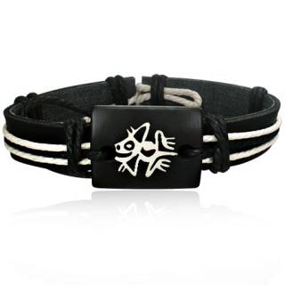 Bracelet en cuir noir et corde avec plaque en os � grenouille