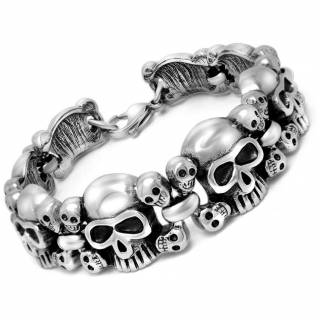 Bracelet homme � cranes d'acier en enfilade