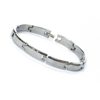 Bracelet homme en tungst�ne form� de plaques �troites biseaut�es