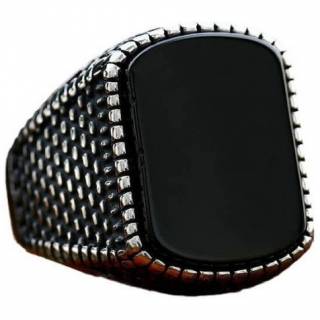 Chevali�re homme acier � �cailles de dragon et pierre noire