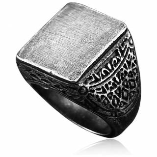 Chevali�re homme style Antique en acier vieilli