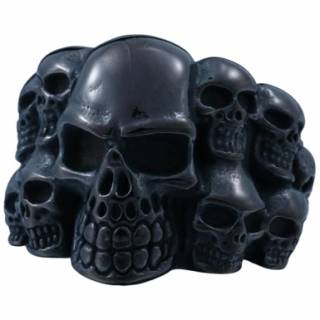 Bague homme en acier noir � mur de cranes