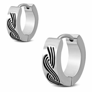 Paire de boucles d'oreilles en acier � motif celtique grav�