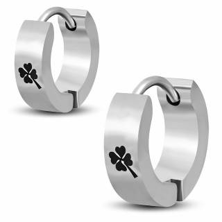 Paire de boucles d'oreilles en acier avec petit tr�fle noir