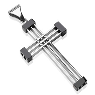 Pendentif homme croix ajour�e en lamelles d'acier avec extr�mit�s noires